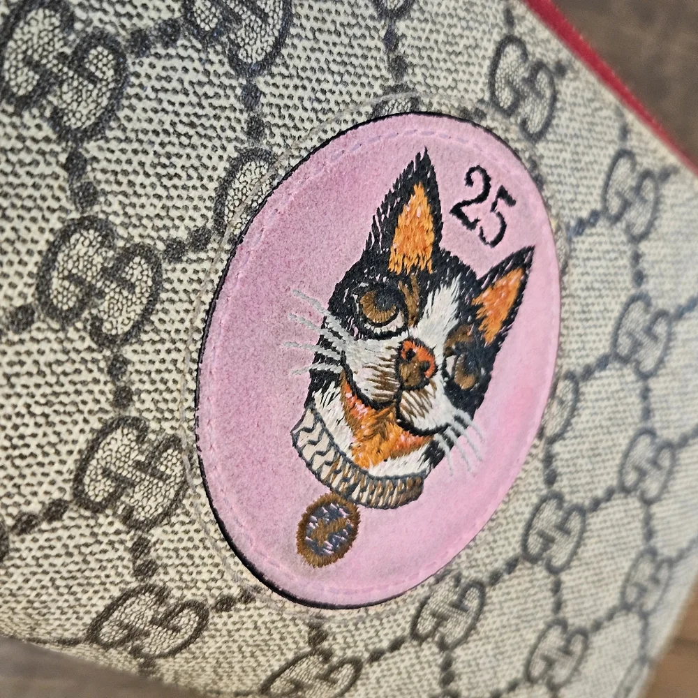 Gucci Beige Monogram Zip Around Wallet with Pink Cat Patch and Red Trim - Picture 2 of 16